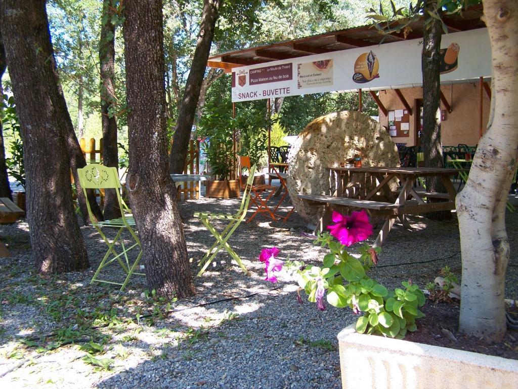Moulin De La Roque Ξενοδοχείο Althen-des-Paluds Εξωτερικό φωτογραφία